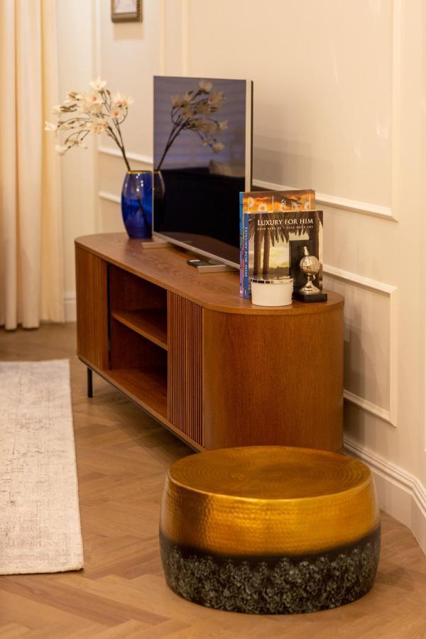 Royal Apartment Kopernika By Renters Prestige ワルシャワ エクステリア 写真